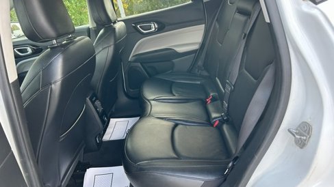 Used 2022 Jeep Compass Limited image 32