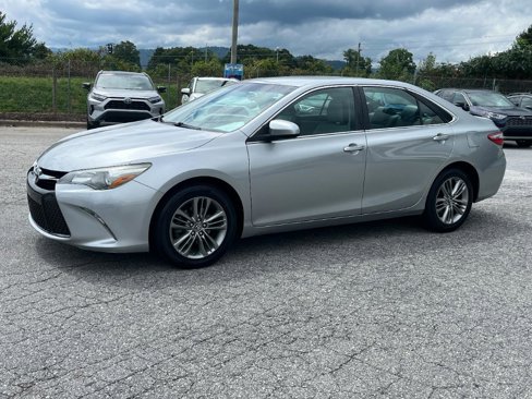 Used 2016 Toyota Camry SE image 4