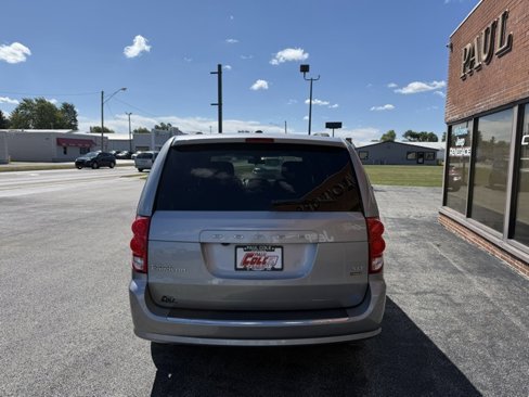 Used 2019 Dodge Grand Caravan SXT image 6