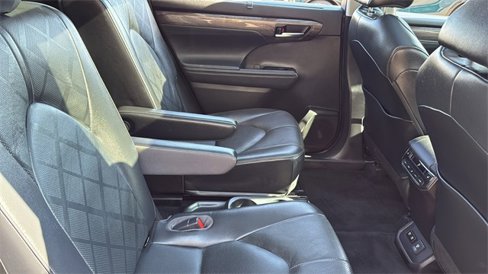 Used 2021 Toyota Highlander Platinum image 20