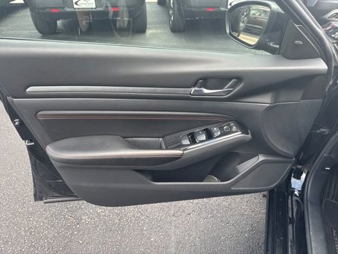 Used 2023 Nissan Altima 2.5 SR image 10