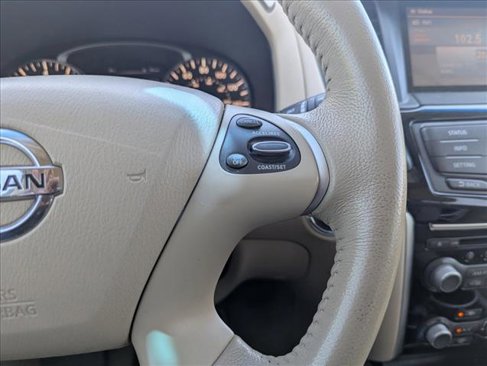 Used 2015 Nissan Pathfinder SV image 13