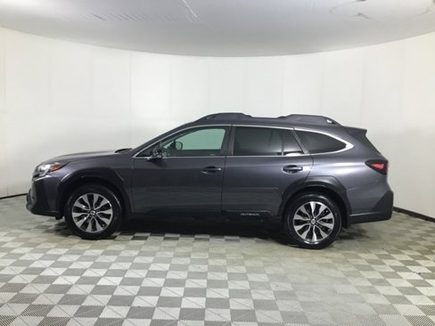 Used 2023 Subaru Outback Limited XT image 4