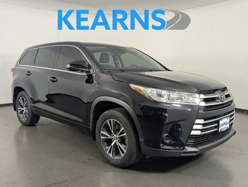 Used 2017 Toyota Highlander LE image 1