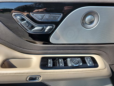 Used 2020 Lincoln Aviator Reserve w/ Equipment Group 202A image 16