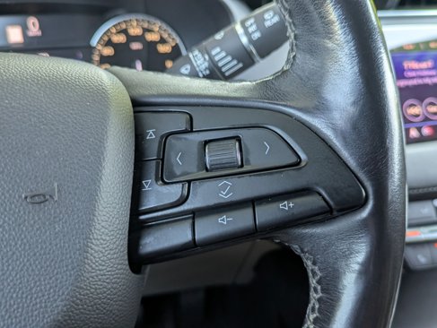 Used 2019 Cadillac XT4 Luxury w/ Cold Weather Package image 16
