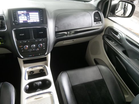 Used 2017 Dodge Grand Caravan SXT image 11