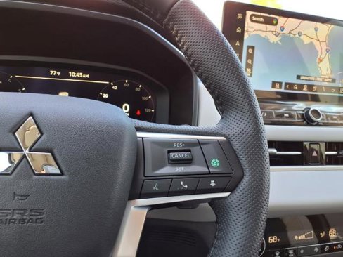 New 2025 Mitsubishi Outlander SE image 17