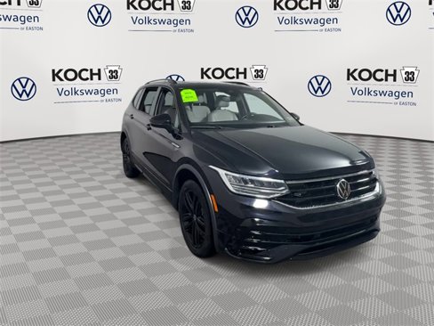 Used 2022 Volkswagen Tiguan SE R-Line image 2