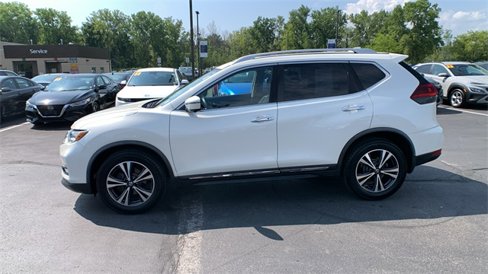 Used 2018 Nissan Rogue SL w/ Premium Package image 2
