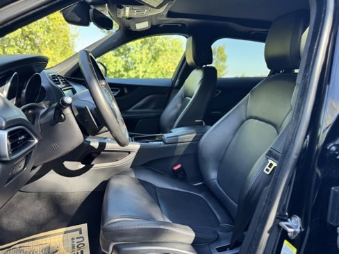 Used 2019 Jaguar F-PACE Premium image 13