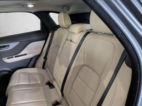 Used 2018 Jaguar F-PACE Prestige image 19