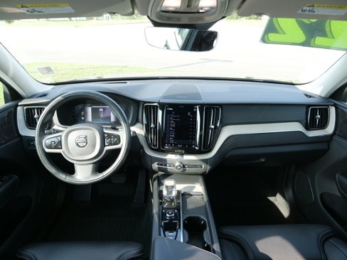 Used 2022 Volvo XC60 B6 Inscription image 17