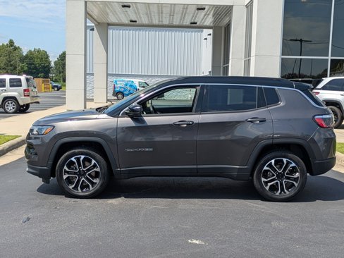 Used 2023 Jeep Compass Limited image 8