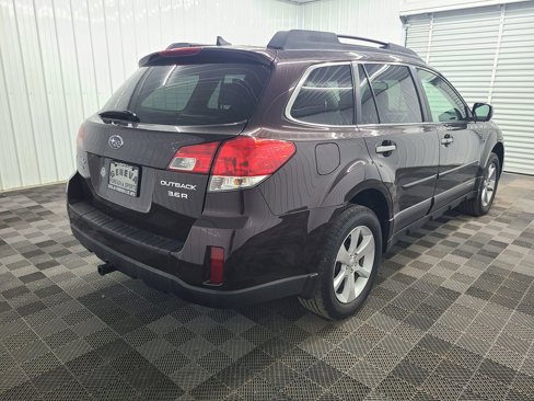 Used 2013 Subaru Outback 3.6R Limited w/ Special Appearance Pkg image 11