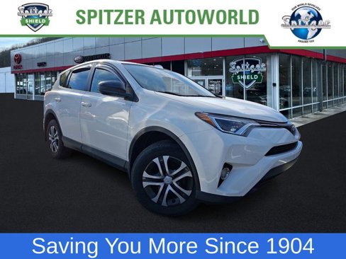 Used 2018 Toyota RAV4 LE image 1
