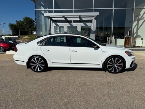 Used 2018 Volkswagen Passat 3.6 image 2