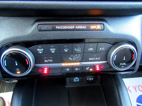 Used 2022 Ford Escape SE w/ SE Sport Appearance Package image 17