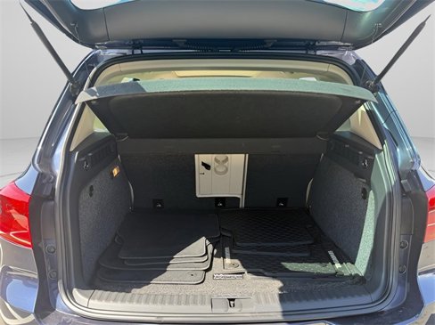 Used 2016 Volkswagen Tiguan SE image 11