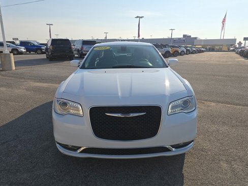 Used 2016 Chrysler 300 Limited image 10