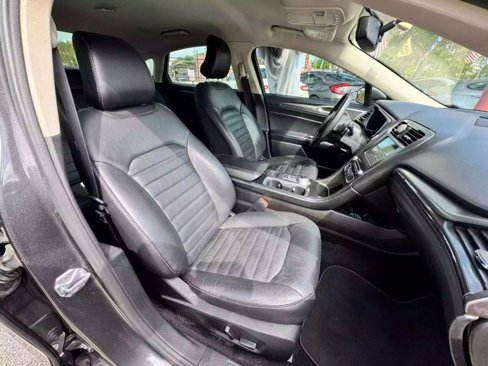 Used 2017 Ford Fusion SE w/ Fusion SE Technology Package image 30