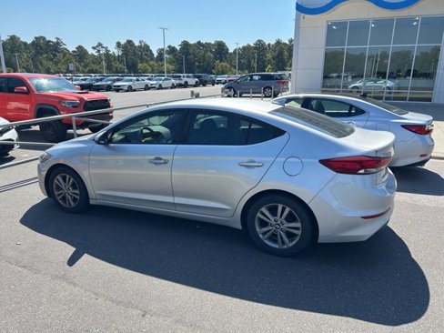 Used 2017 Hyundai Elantra SE image 5