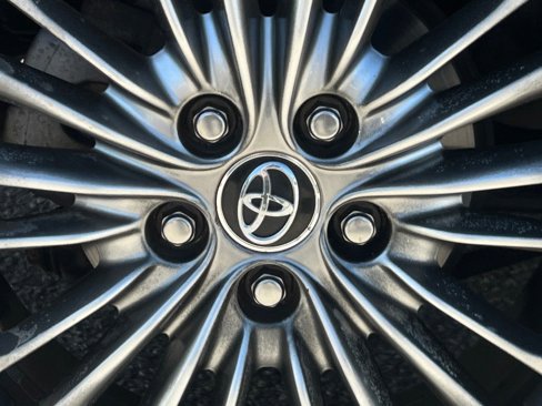 Used 2016 Toyota Avalon Limited image 7