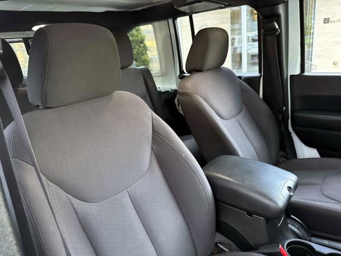 Used 2015 Jeep Wrangler Unlimited Sport image 13
