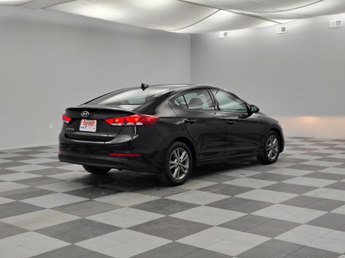 Used 2017 Hyundai Elantra SE image 9
