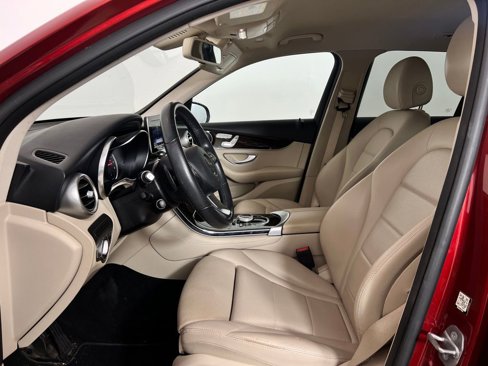 Used 2019 Mercedes-Benz GLC 300 w/ Parking Assistance Package image 9