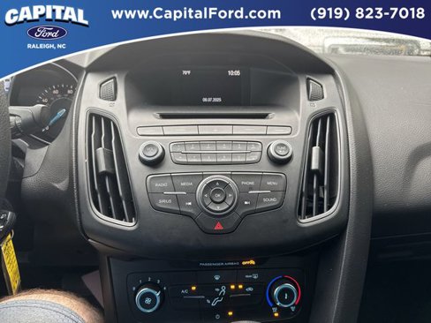Certified 2017 Ford Focus SE image 25