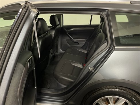 Used 2019 Volkswagen Golf Alltrack S image 31