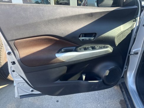 Used 2020 Nissan Kicks SR image 9