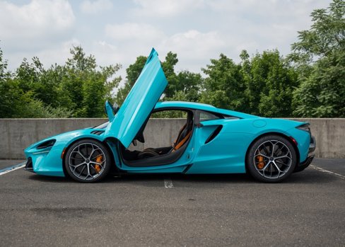 New 2025 McLaren Artura image 16