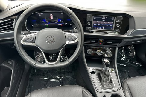Used 2024 Volkswagen Jetta SE image 14