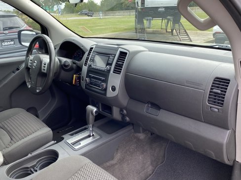 Used 2017 Nissan Frontier SV image 28
