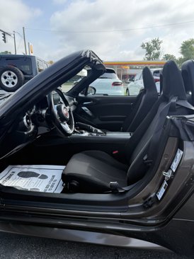 Used 2017 FIAT 124 Spider Classica image 11