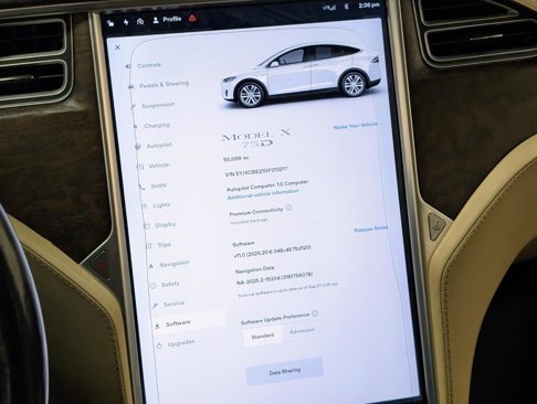Used 2016 Tesla Model X 75D image 39