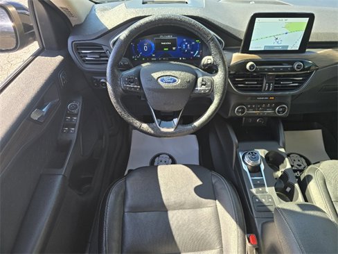 Used 2020 Ford Escape Titanium w/ Titanium Premium Package 2.0 image 3