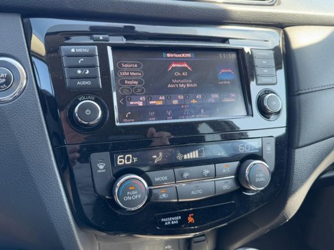 Used 2018 Nissan Rogue SV image 19