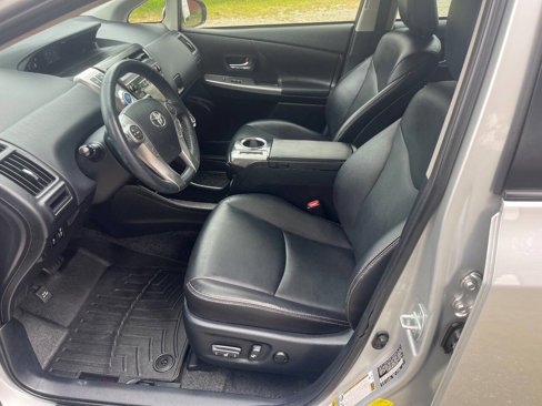 Used 2016 Toyota Prius V Five image 7