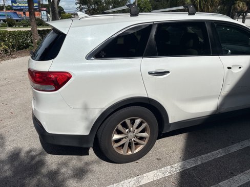 Used 2016 Kia Sorento LX w/ LX Convenience Package image 7