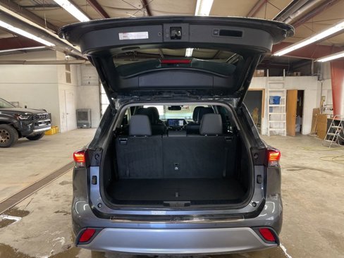Used 2020 Toyota Highlander Platinum image 34