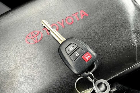 Used 2018 Toyota RAV4 XLE image 14