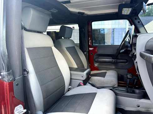 Used 2010 Jeep Wrangler Sahara image 11