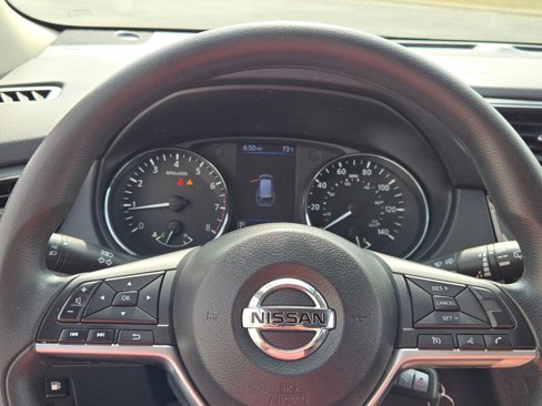 Used 2018 Nissan Rogue S image 29