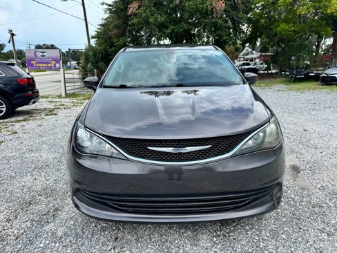 Used 2017 Chrysler Pacifica Touring image 2