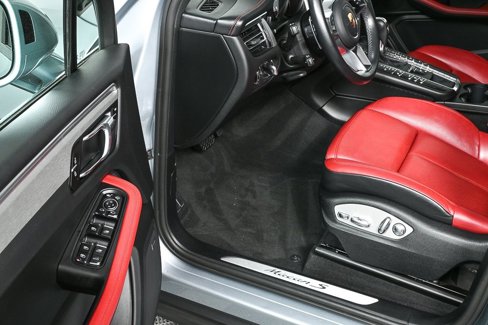 Certified 2021 Porsche Macan S image 8