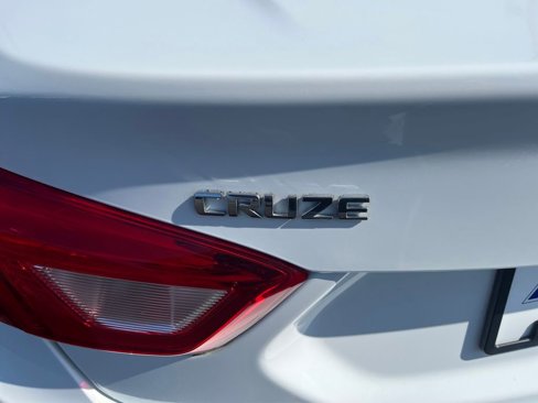 Used 2017 Chevrolet Cruze LT image 31