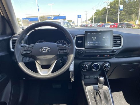 Certified 2022 Hyundai Venue SEL w/ Cargo Package image 13